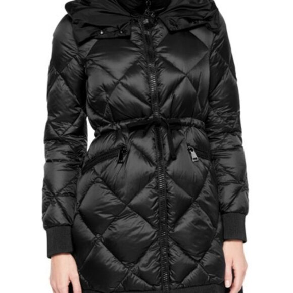 Beautiful Moncler knee-length quilted down coat with mock neck, dual zip pockets - Picture 5 of 11
